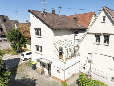 Solide Grundlage für Ihr Wohnprojekt Renovierungsbedürftige Doppelhaushälfte